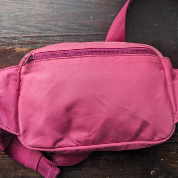 Lululemon Raspberry Coulis/Wild Berry Large Belt Bag - Picture 3 of 5